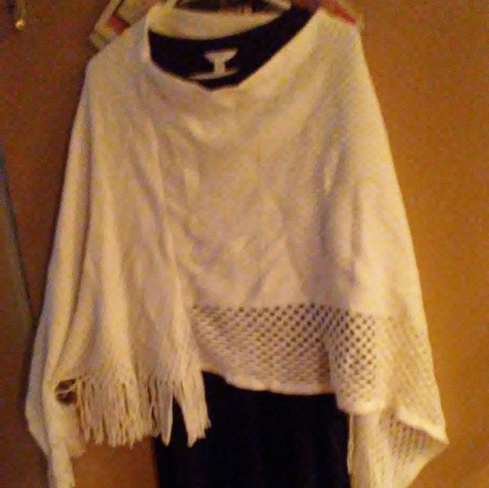 ETC by Lazy Daisy Poncho NWTags